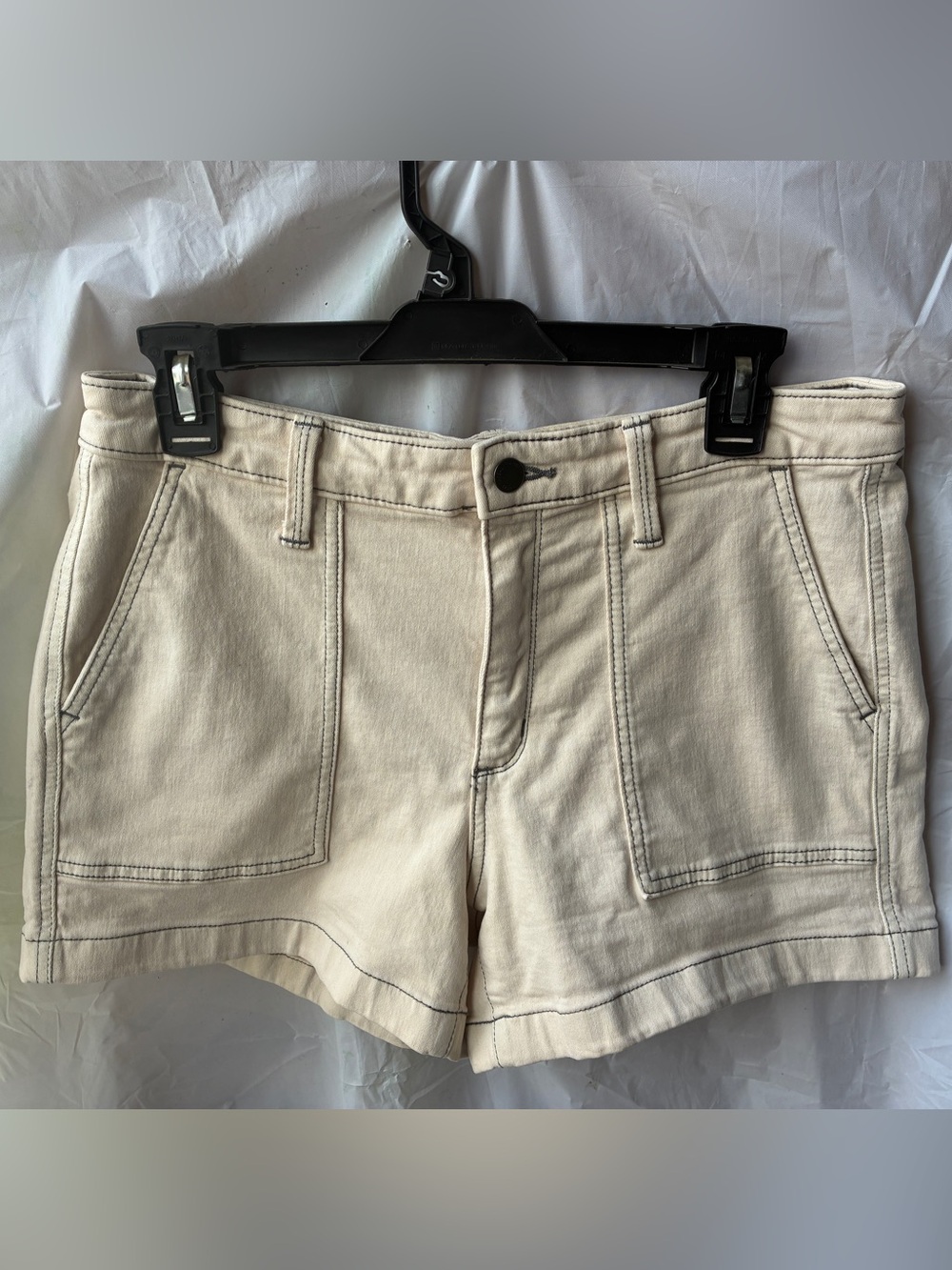 Universal Threads- Cream Casual High-Rise Shorts size 10/30